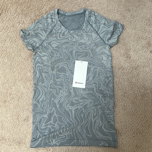 Lululemon Swiftly Tech Short Sleeve 2.0 - Picture 1 of 7